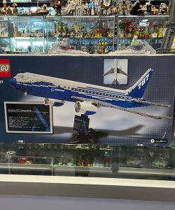Alternative view of LEGO Boeing 787 Dreamliner 10177