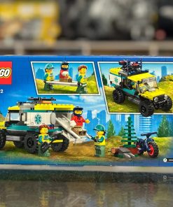 Alternative view of LEGO City 4x4 Off-Road Ambulance Rescue 40582