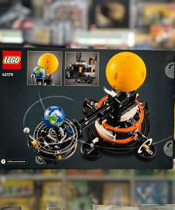 LEGO Technic Planet Earth and Moon in Orbit 42179 – photo 2