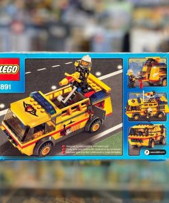 Alternative view of LEGO City Airport Firetruck 7891